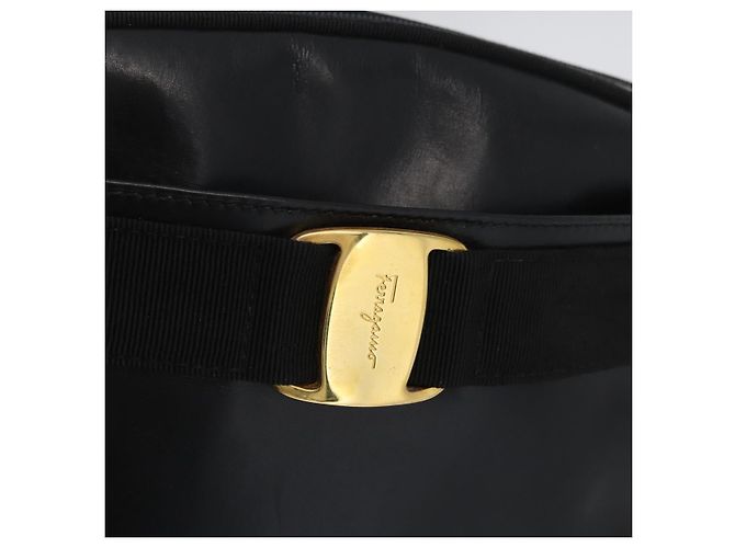 Borsa a Spalla Vala in Pelle Nera e Oro Salvatore Ferragamo Auth BA10794 Nero D'oro - vista 9