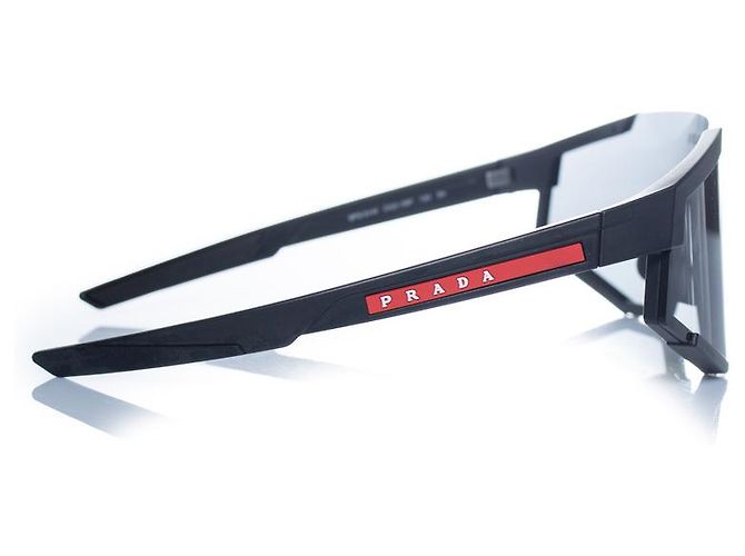 Prada, Sonnenbrille in Schwarz mit Schildform - Ansicht 5