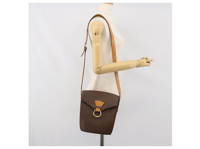 Céline Borsa a Spalla in Tela Macadam CELINE in Pelle PVC Marrone Oro Auth 171119 D'oro - vista 25
