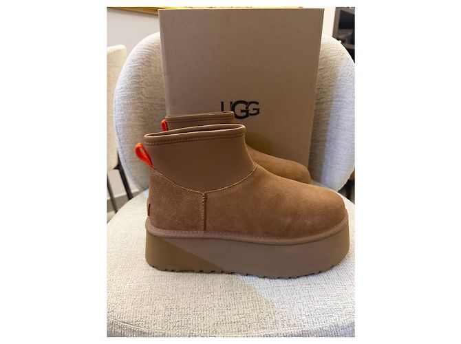 UGG Plateau Stiefel Braun Wildleder - Ansicht 2