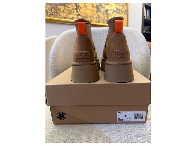 UGG Plateau Stiefel Braun Wildleder - Ansicht 3