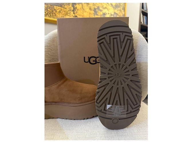 UGG Plateau Stiefel Braun Wildleder - Ansicht 4