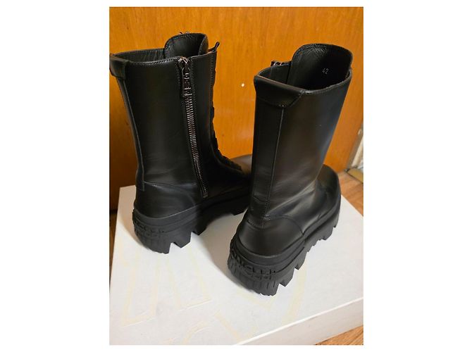 Botas Moncler Vail em Couro Preto - vista 3
