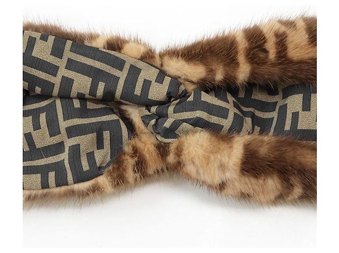 Fendi FENDI ROMA Maxi Lenço de Seda Wrappy Marrom - vista 13