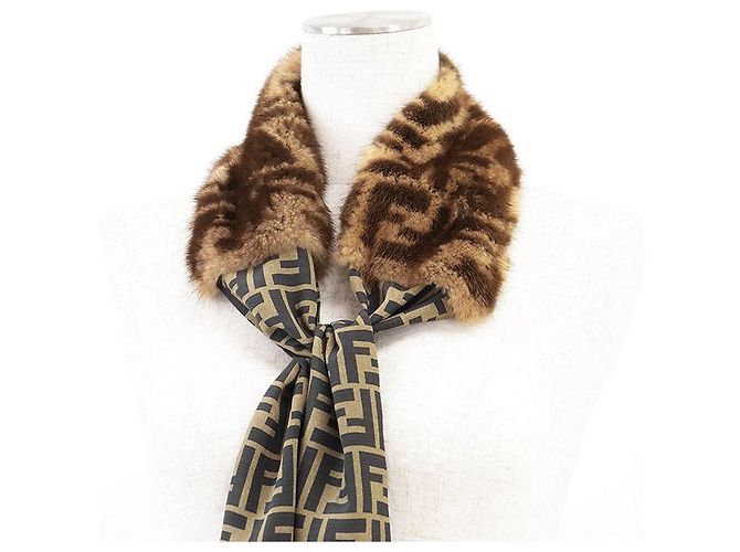 Fendi FENDI ROMA Maxi Lenço de Seda Wrappy Marrom - vista 3