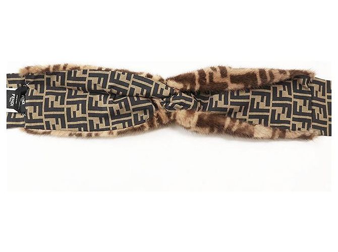 Fendi FENDI ROMA Maxi Lenço de Seda Wrappy Marrom - vista 9