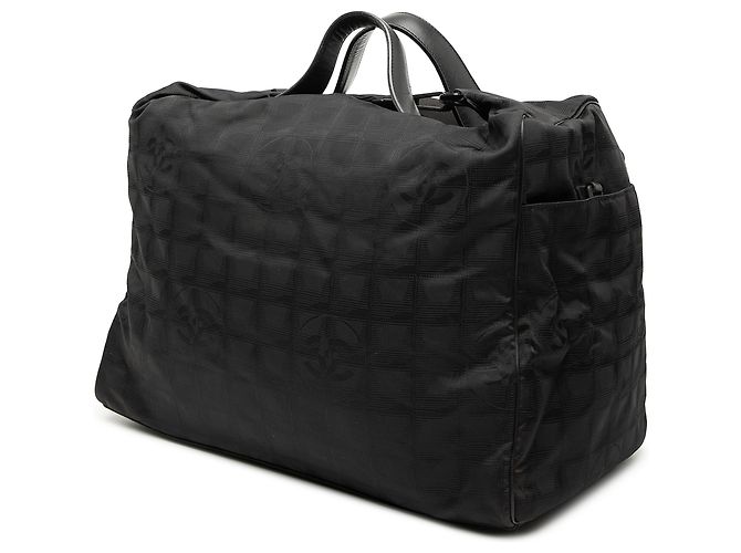 Schwarze Nylon-Reisetasche aus der neuen Reisekollektion von Chanel - Ansicht 2