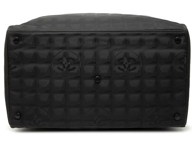 Schwarze Nylon-Reisetasche aus der neuen Reisekollektion von Chanel - Ansicht 3