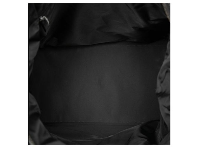 Schwarze Nylon-Reisetasche aus der neuen Reisekollektion von Chanel - Ansicht 4