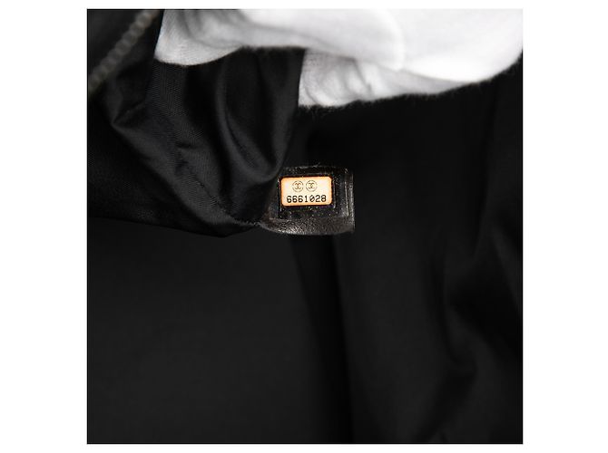 Schwarze Nylon-Reisetasche aus der neuen Reisekollektion von Chanel - Ansicht 6