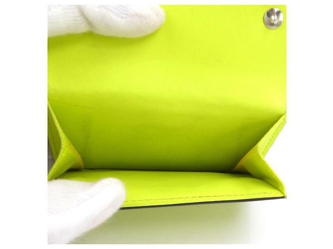 Louis Vuitton Taiga Lama Discovery Tri-fold Geldbörse Grün Gelb - Ansicht 7