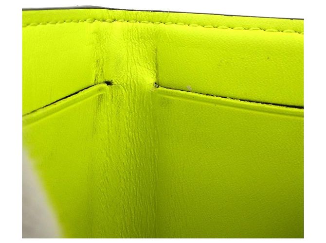 Louis Vuitton Taiga Lama Discovery Tri-fold Geldbörse Grün Gelb - Ansicht 9