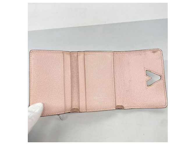 Cartera Compacta XS Twist Epi Louis Vuitton Rosa - vista 3