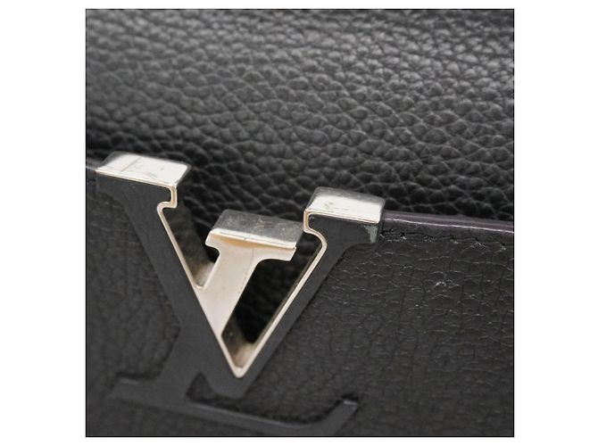 Borsa Louis Vuitton Taurillon Capucines PM Nero - vista 10