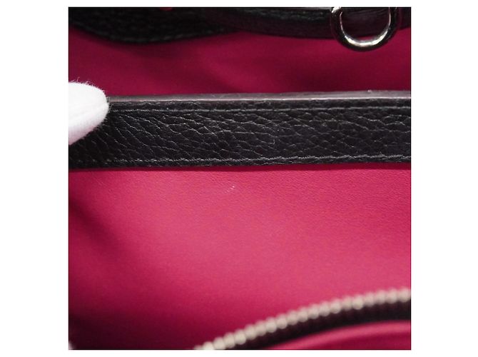 Borsa Louis Vuitton Taurillon Capucines PM Nero - vista 13