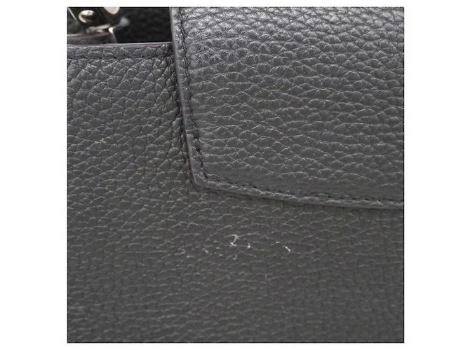 Borsa Louis Vuitton Taurillon Capucines PM Nero - vista 7