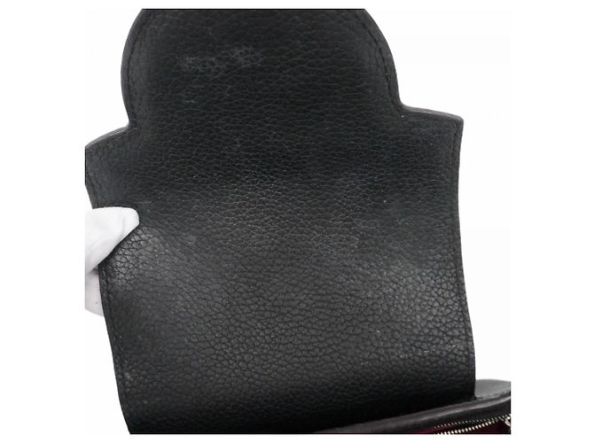 Borsa Louis Vuitton Taurillon Capucines PM Nero - vista 8