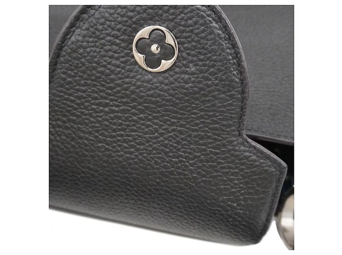 Borsa Louis Vuitton Taurillon Capucines PM Nero - vista 9