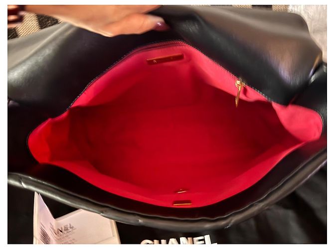 Bolsa Chanel Maxi 19 com aba Preto - vista 4