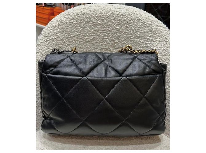 Bolsa Chanel Maxi 19 com aba Preto - vista 8