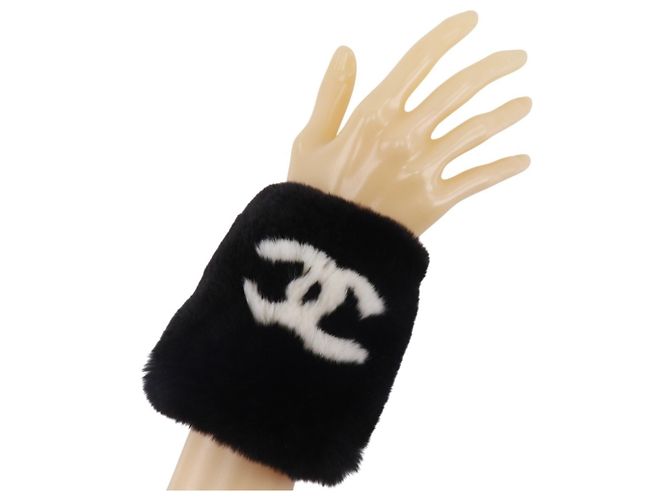 Bracciale Charm Coco Mark di Chanel Nero - vista 2