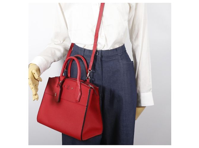 Borsa City Steamer PM Louis Vuitton Rosso - vista 20
