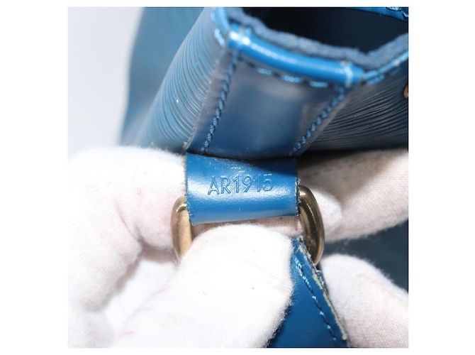 Louis Vuitton Petit Noe Epi Leather Medium Blu - vista 6