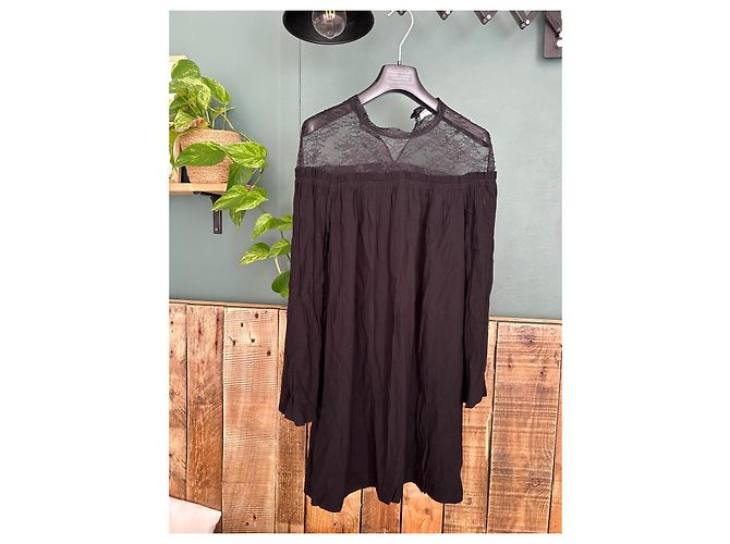 Schwarzes Spitzenkleid Sandro - Ansicht 2