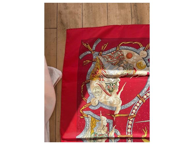 Hermès Seidenschal Goldene Reiter Braun Weiß Rot Grün Gold hardware - Ansicht 4