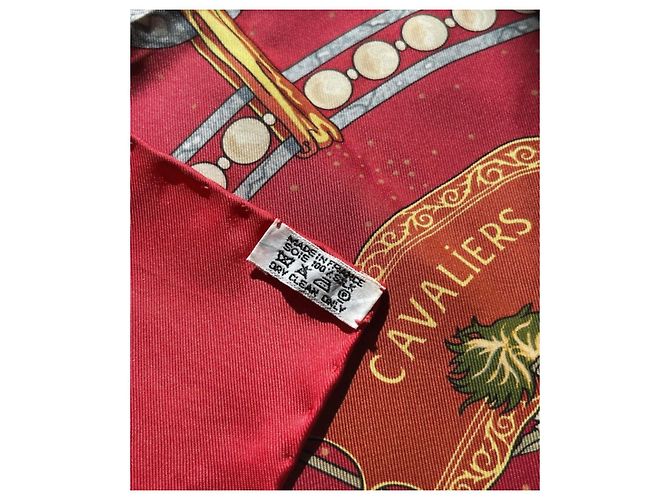 Hermès Seidenschal Goldene Reiter Braun Weiß Rot Grün Gold hardware - Ansicht 9