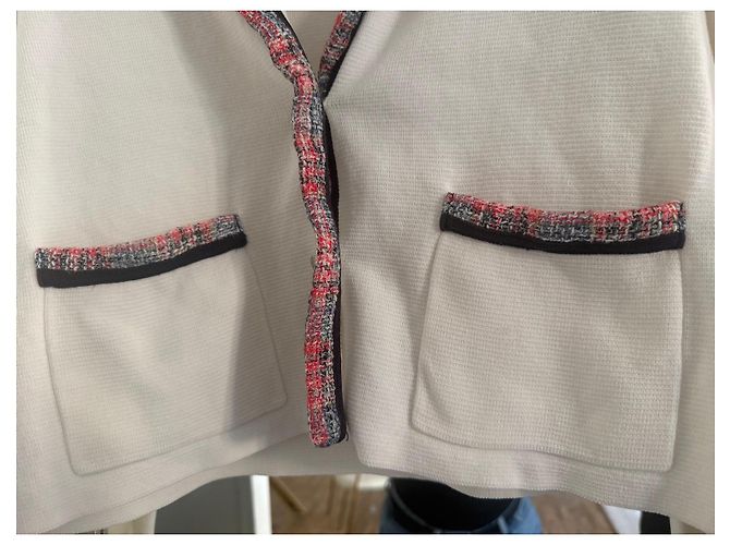 Kurze Maje-Jacke aus ecru-Strick Weiß Rot Roh Dunkelblau - Ansicht 8