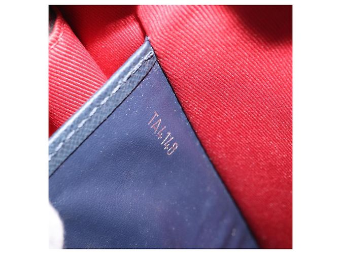 Pochette Voyage de Cuero Taiga MM Louis Vuitton Roja - vista 6