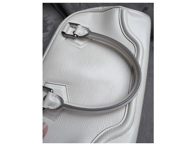 Borsa in pelle Louis Vuitton Montaigne PM Bowling Bianco - vista 12