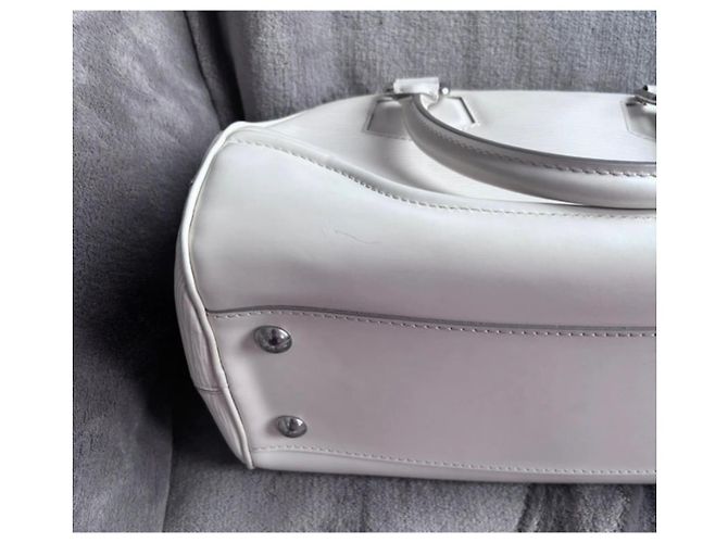 Borsa in pelle Louis Vuitton Montaigne PM Bowling Bianco - vista 9