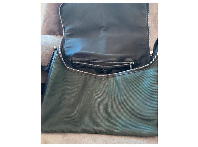 Borsa a tracolla Louis Vuitton Taiga Taimyr in pelle e tela Nero Verde - vista 14