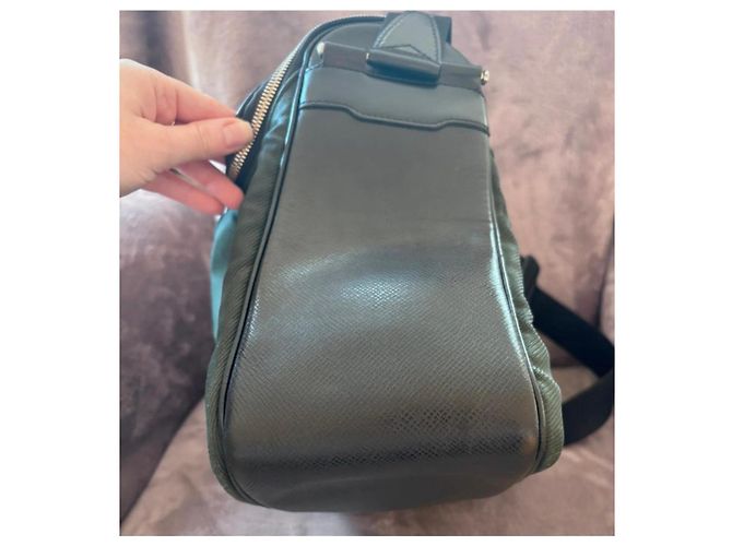 Borsa a tracolla Louis Vuitton Taiga Taimyr in pelle e tela Nero Verde - vista 6