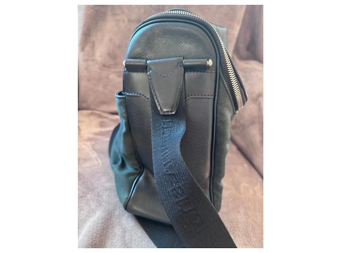 Borsa a tracolla Louis Vuitton Taiga Taimyr in pelle e tela Nero Verde - vista 9