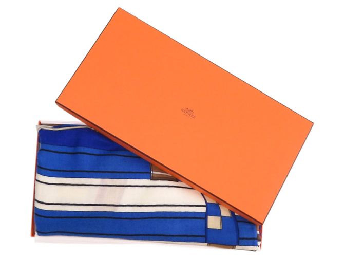 Silk In Sciarpa in seta e cashmere Hermès Carré 140 Jean Volt Epirouette Bianco Blu - vista 2