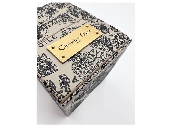 Christian Dior Gift box orecchini Dior Tribales Limited Edition, Bianco D'oro - vista 7