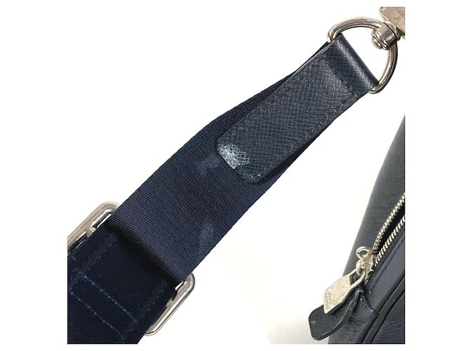 Bolso Louis Vuitton Taiga Vasili GM Azul marino - vista 18