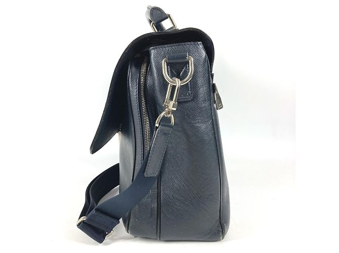 Bolso Louis Vuitton Taiga Vasili GM Azul marino - vista 3
