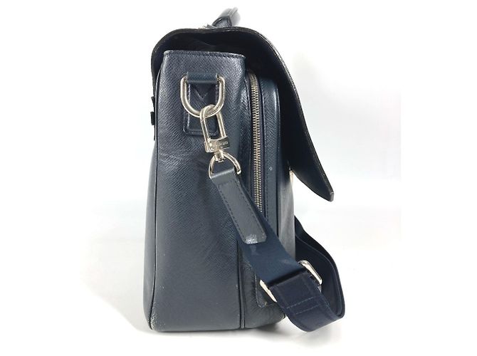 Bolso Louis Vuitton Taiga Vasili GM Azul marino - vista 4