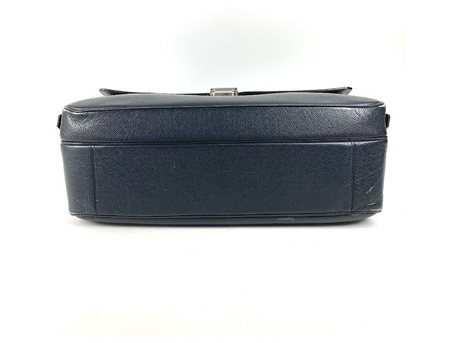 Bolso Louis Vuitton Taiga Vasili GM Azul marino - vista 5