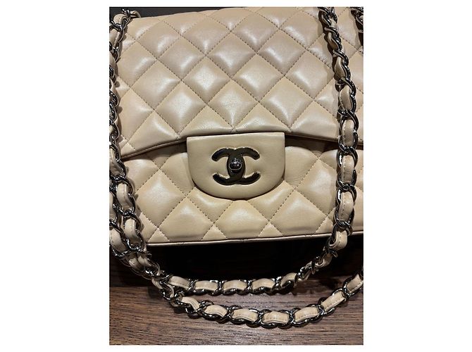 Chanel Classic Flap Tasche Mittel aus beigem Lammleder - Ansicht 11
