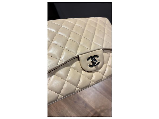Chanel Classic Flap Tasche Mittel aus beigem Lammleder - Ansicht 12