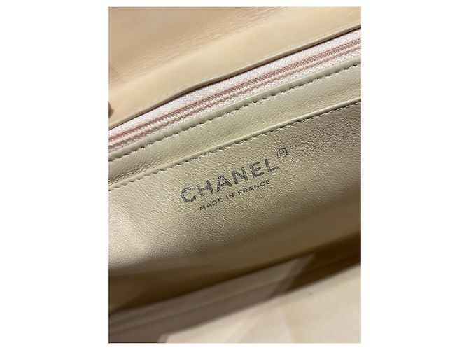 Chanel Classic Flap Tasche Mittel aus beigem Lammleder - Ansicht 3