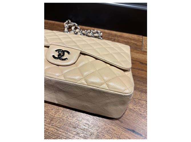 Chanel Classic Flap Tasche Mittel aus beigem Lammleder - Ansicht 6
