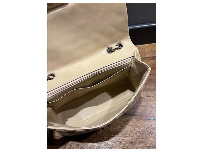 Chanel Classic Flap Tasche Mittel aus beigem Lammleder - Ansicht 8