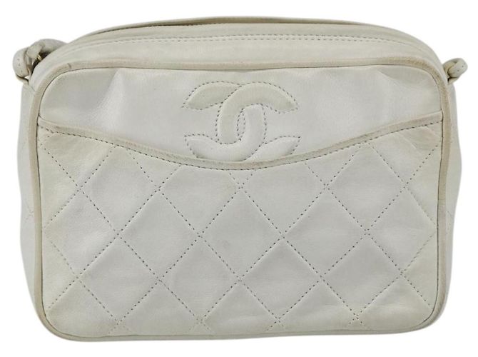 CHANEL Borsa a Spalla Matelassé Pelle Bianca Oro CC Auth BA10848 Bianco D'oro - vista 13