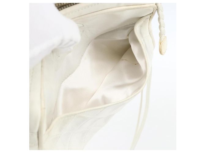 CHANEL Borsa a Spalla Matelassé Pelle Bianca Oro CC Auth BA10848 Bianco D'oro - vista 23